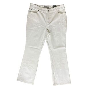 NWT Chico’s Platinum White on White Charm Jean in Optic White